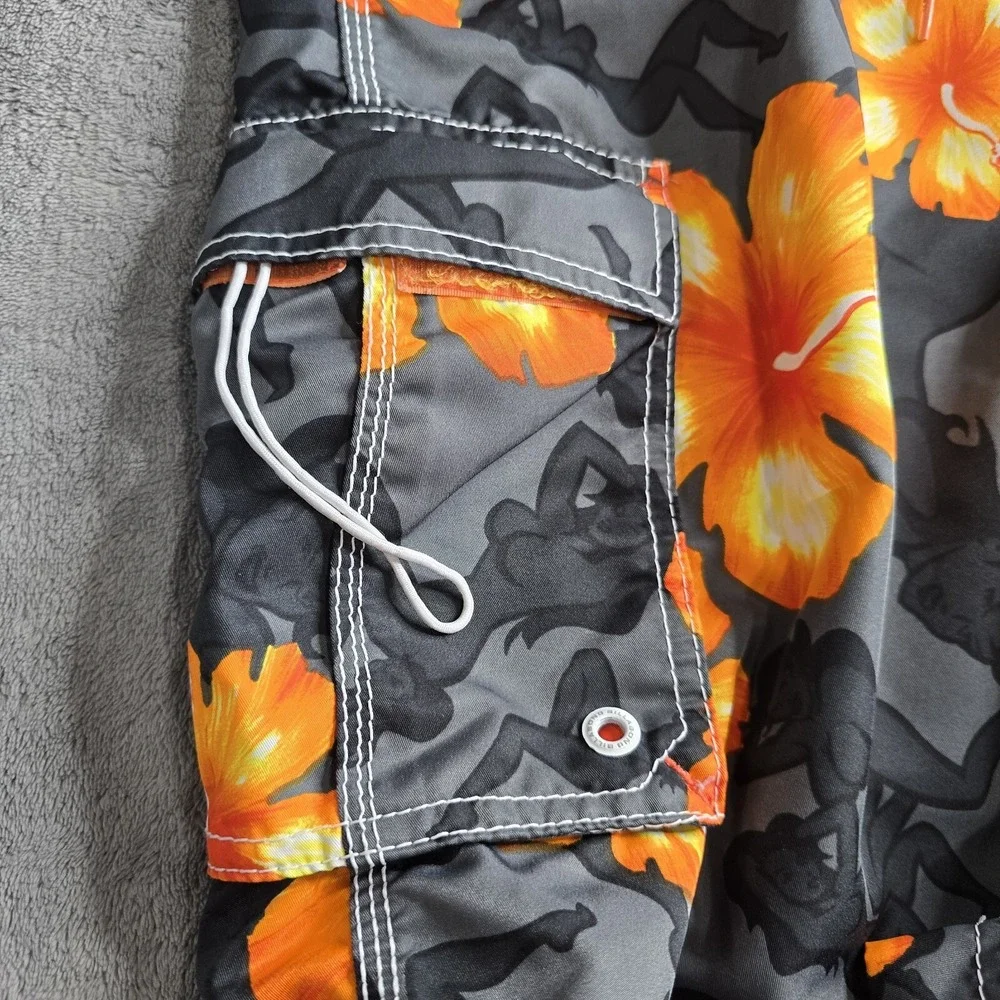 Billabong Floral Hibiscus Skull Pin Up Girl Boardshoarts Mens 33 (32) Orange